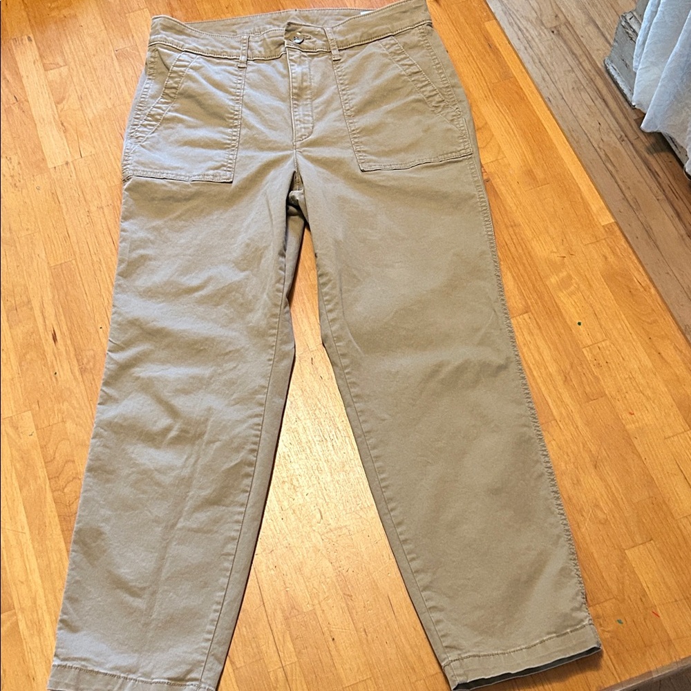 Old Navy Women’s Tan Cargo Pants